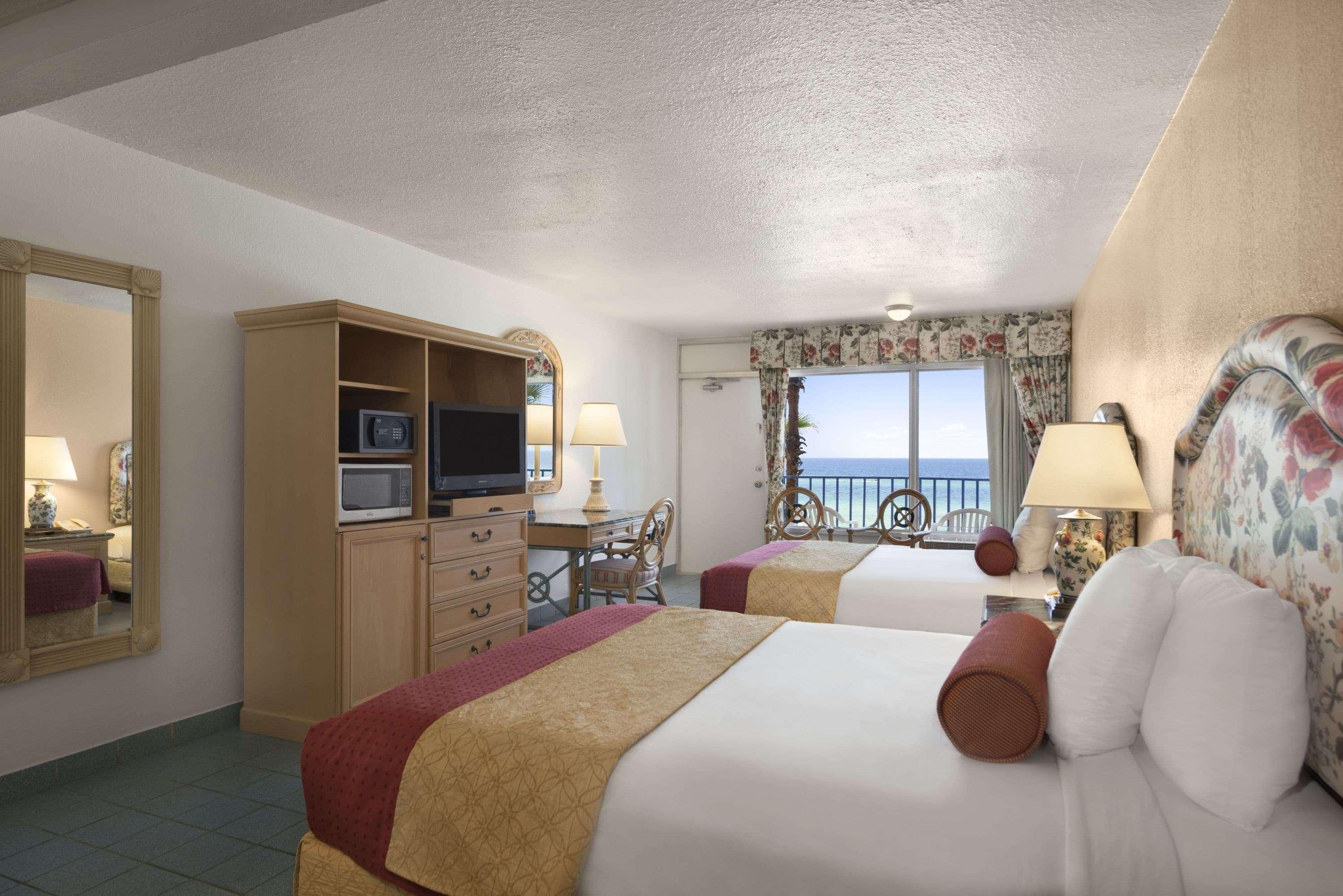 Days Inn By Wyndham Panama City Beach/Ocean Front Esterno foto