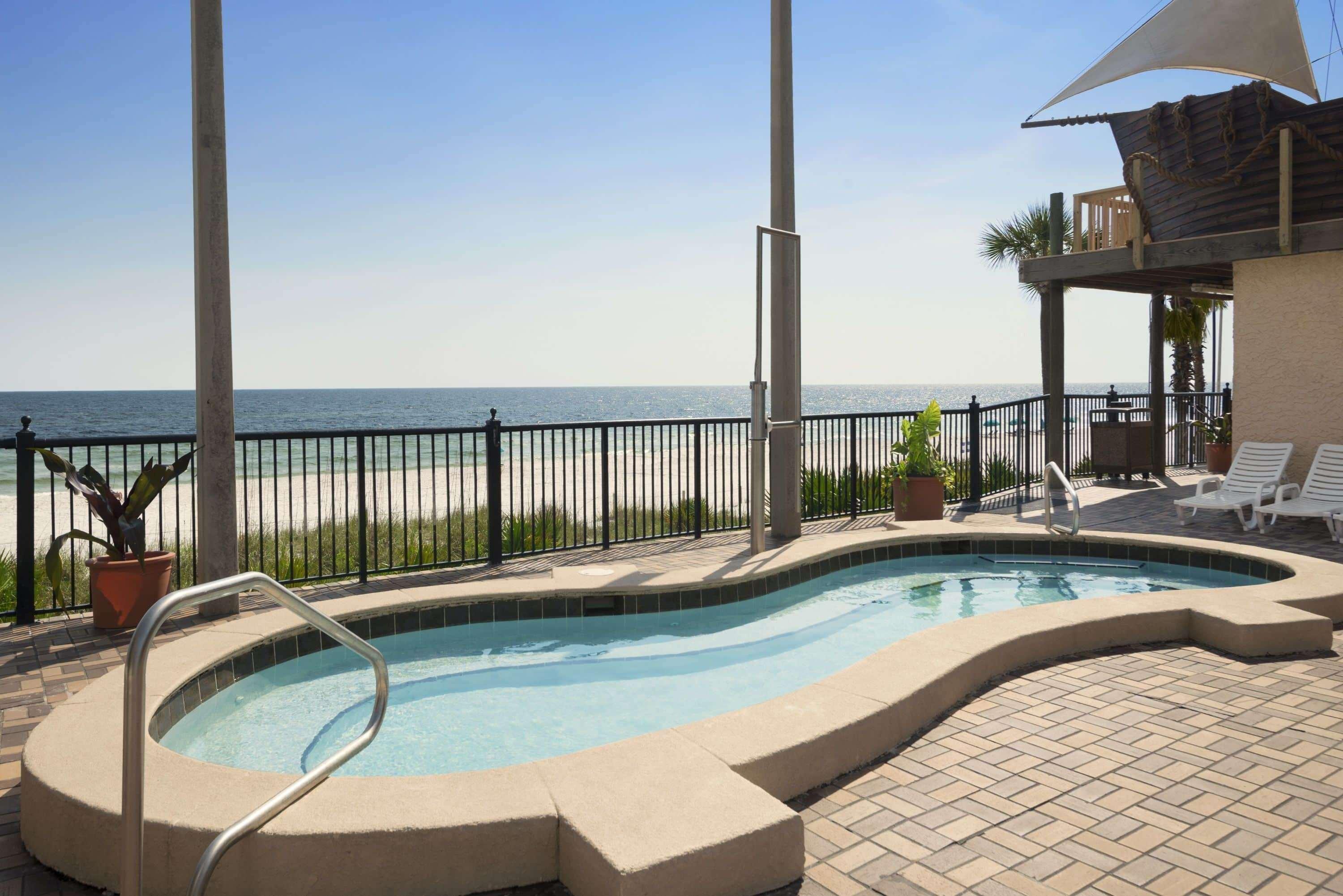 Days Inn By Wyndham Panama City Beach/Ocean Front Esterno foto