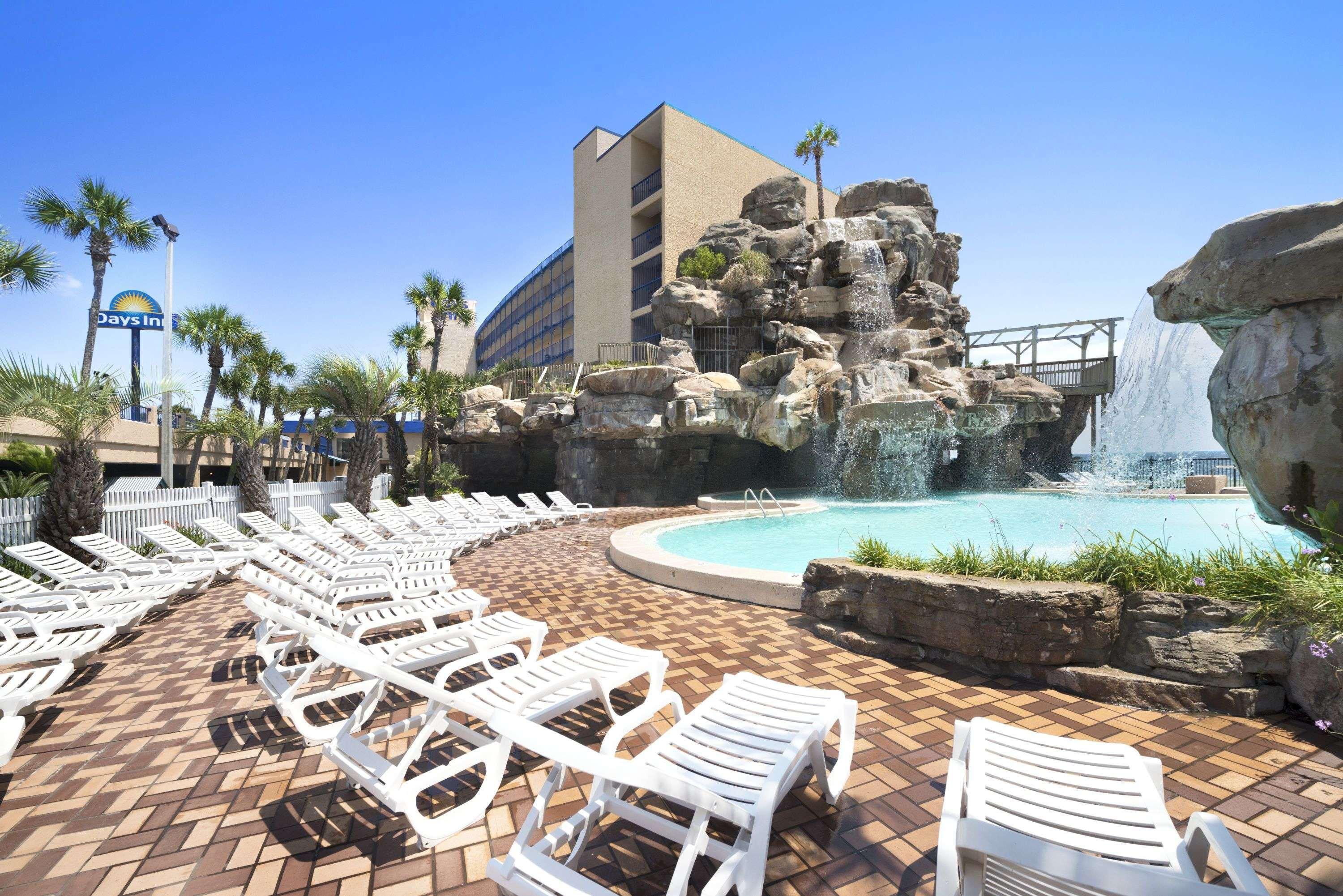 Days Inn By Wyndham Panama City Beach/Ocean Front Esterno foto