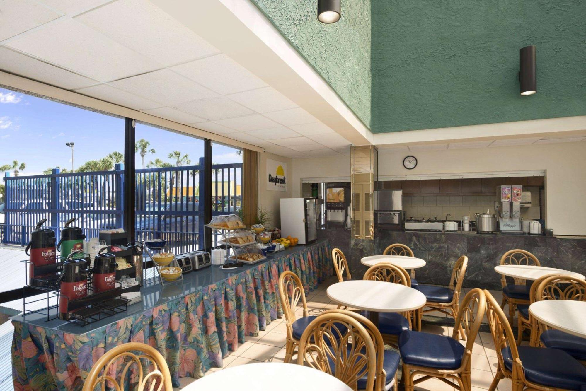 Days Inn By Wyndham Panama City Beach/Ocean Front Esterno foto