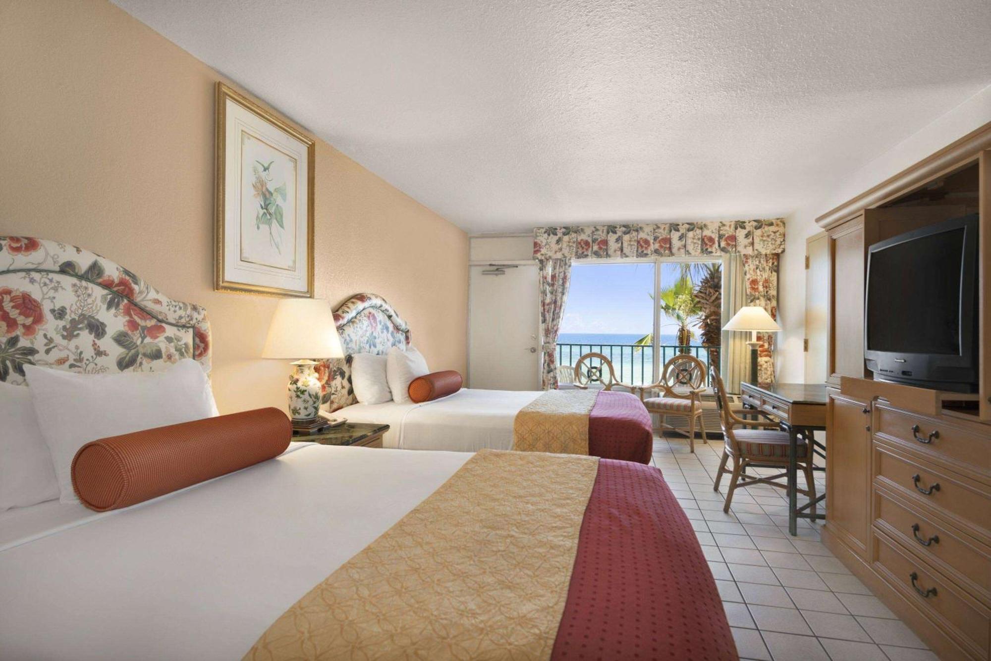 Days Inn By Wyndham Panama City Beach/Ocean Front Esterno foto