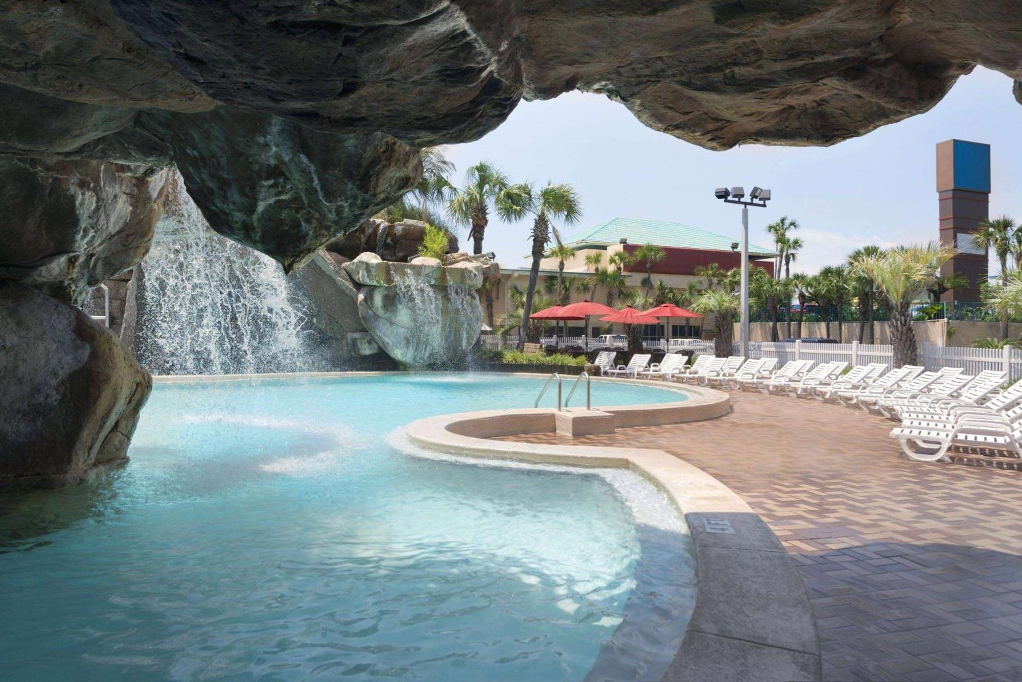 Days Inn By Wyndham Panama City Beach/Ocean Front Esterno foto