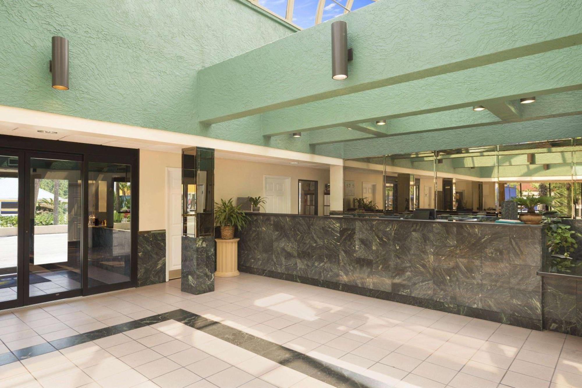 Days Inn By Wyndham Panama City Beach/Ocean Front Esterno foto