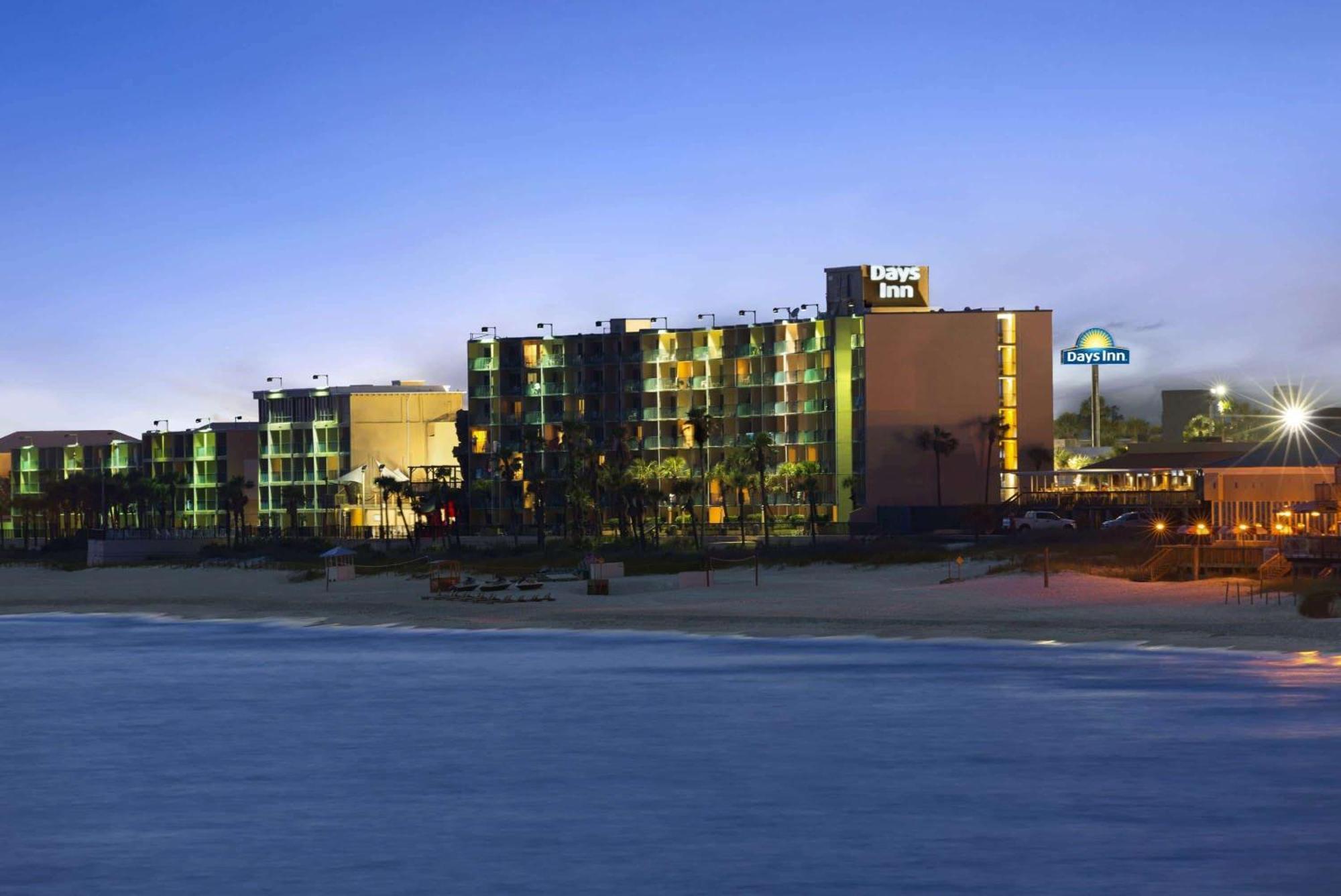 Days Inn By Wyndham Panama City Beach/Ocean Front Esterno foto