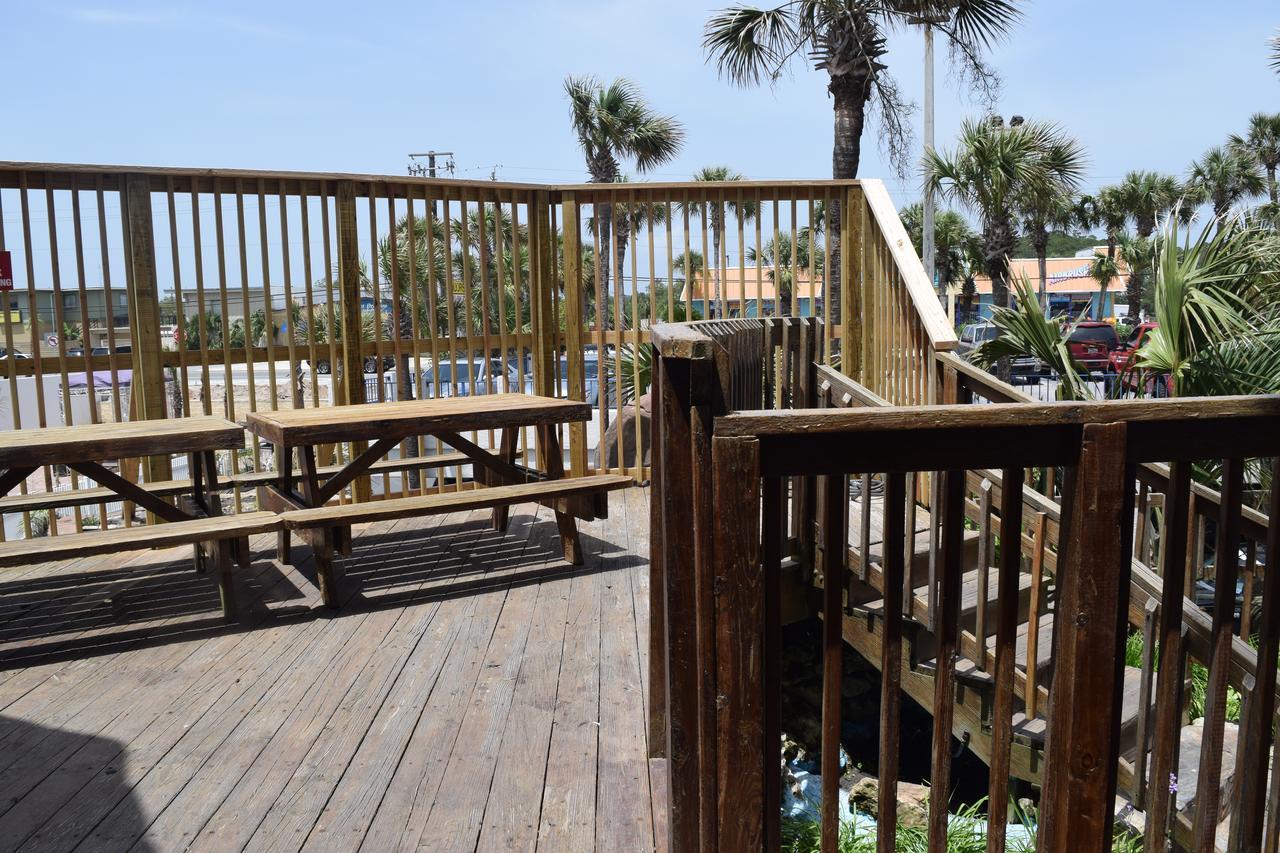 Days Inn By Wyndham Panama City Beach/Ocean Front Esterno foto