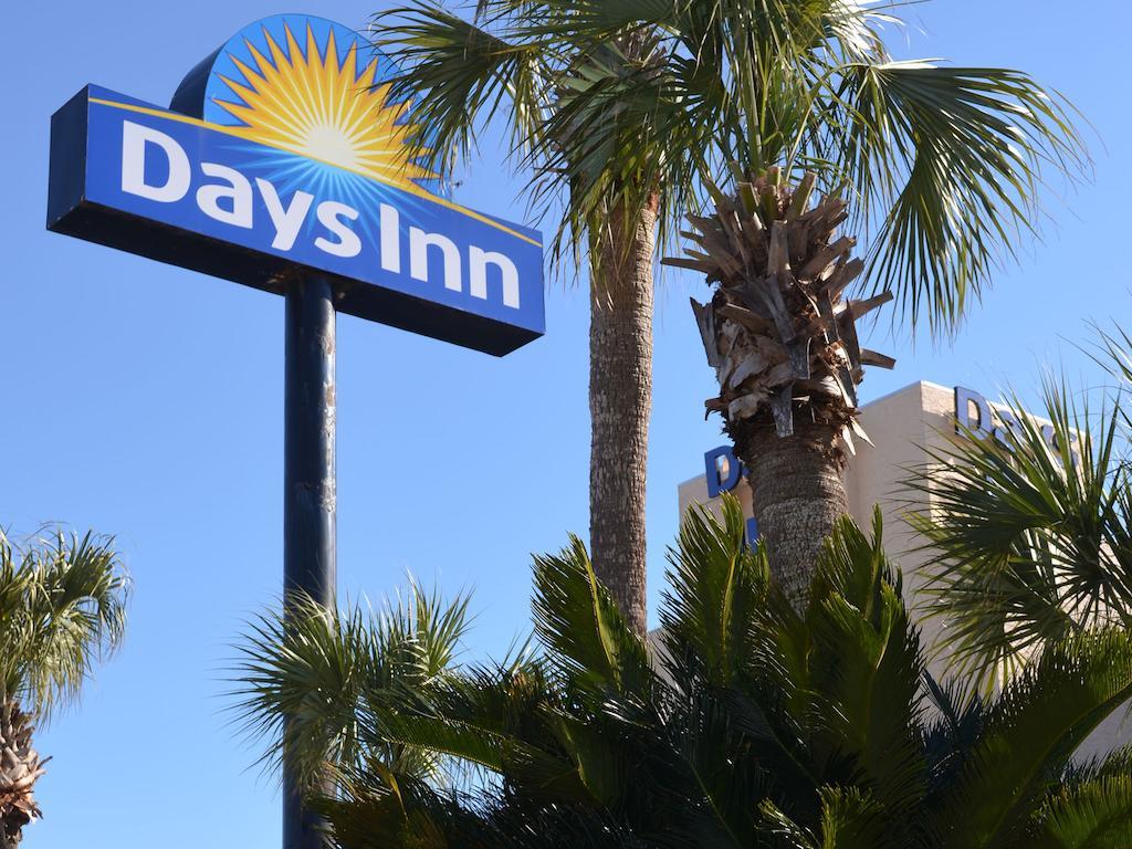 Days Inn By Wyndham Panama City Beach/Ocean Front Esterno foto