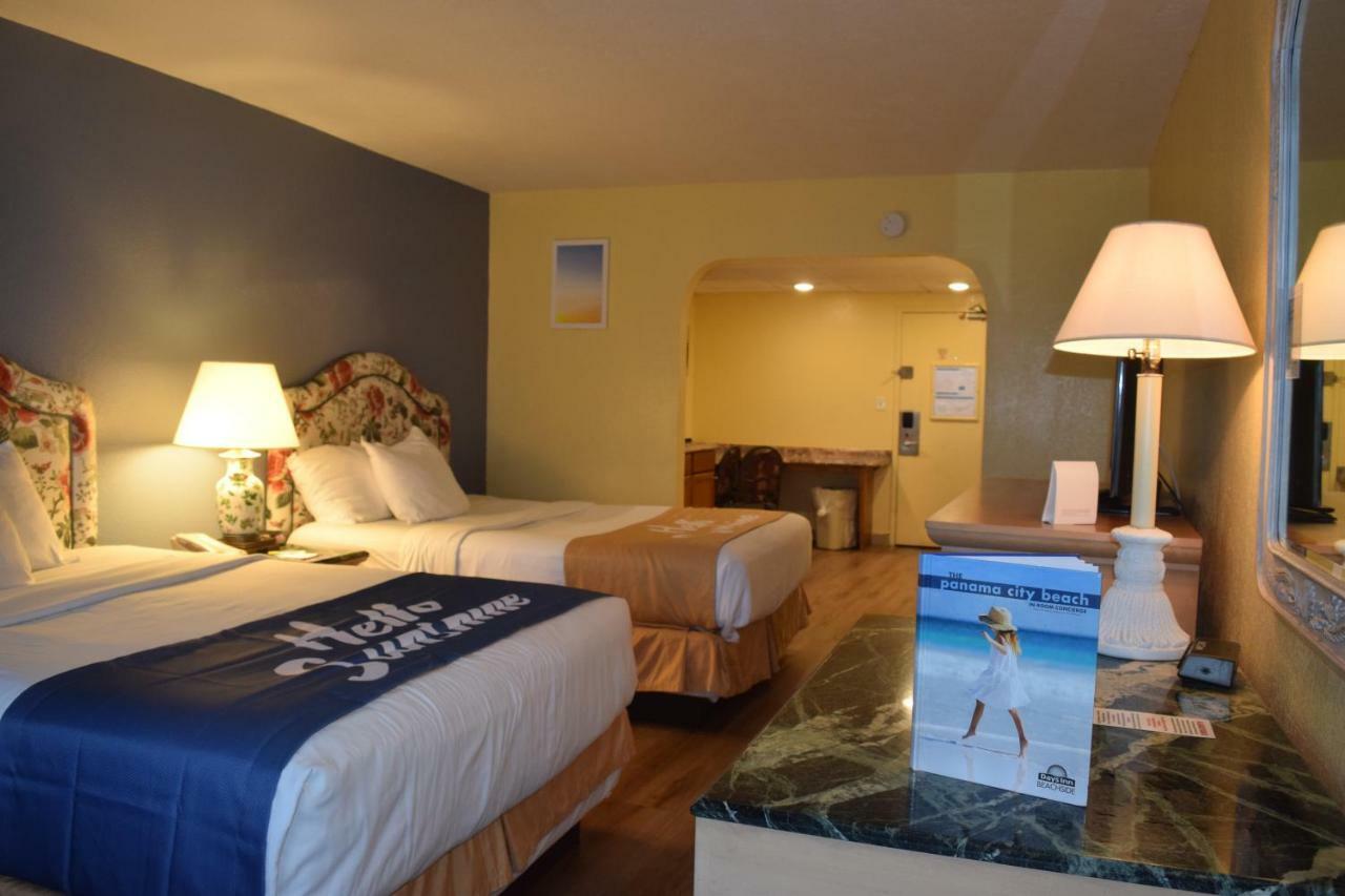 Days Inn By Wyndham Panama City Beach/Ocean Front Esterno foto