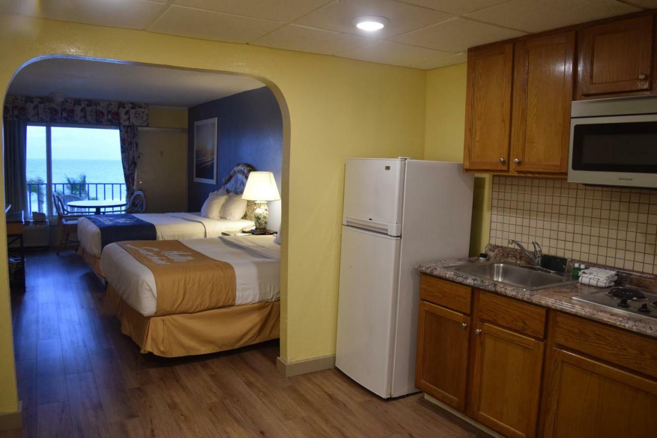 Days Inn By Wyndham Panama City Beach/Ocean Front Esterno foto
